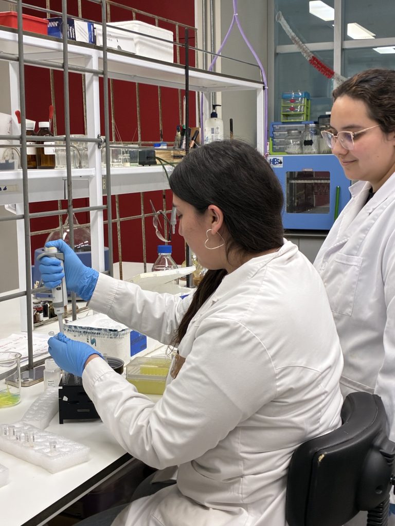 IQRN APOYA A ESTUDIANTES QUE DESARROLLAN INNOVADOR PROYECTO EN BENEFICIO DE LA AGRICULTURA NACIONAL
